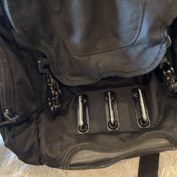 Oakley Backpack - Picture 8 of 9